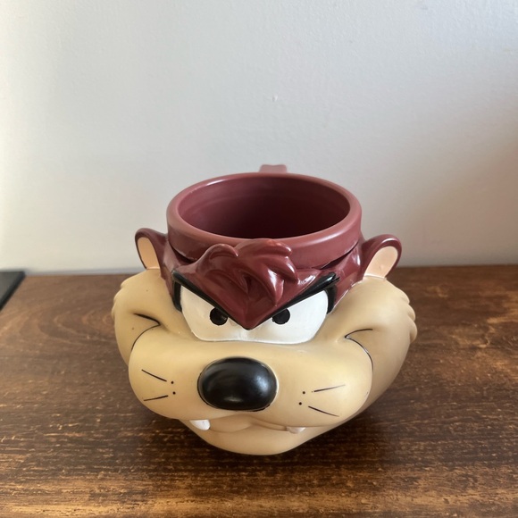 Warner Bros. Other - 😁1992 Warner Bros Looney Tunes mug
Taz (Tasmanian Devil).